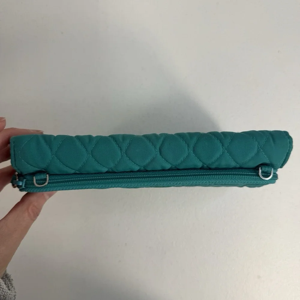 Vera Bradley Wallet Wristlet Quilted Turquoise Microfiber‎ Smartphone ID Holder